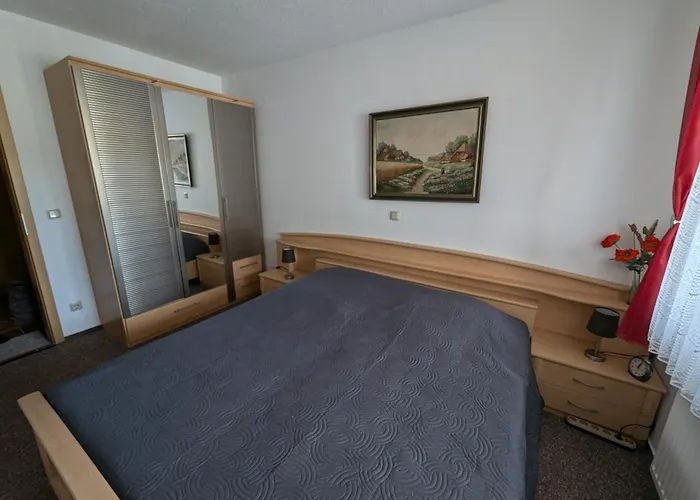 7, Strandstraße 30 *